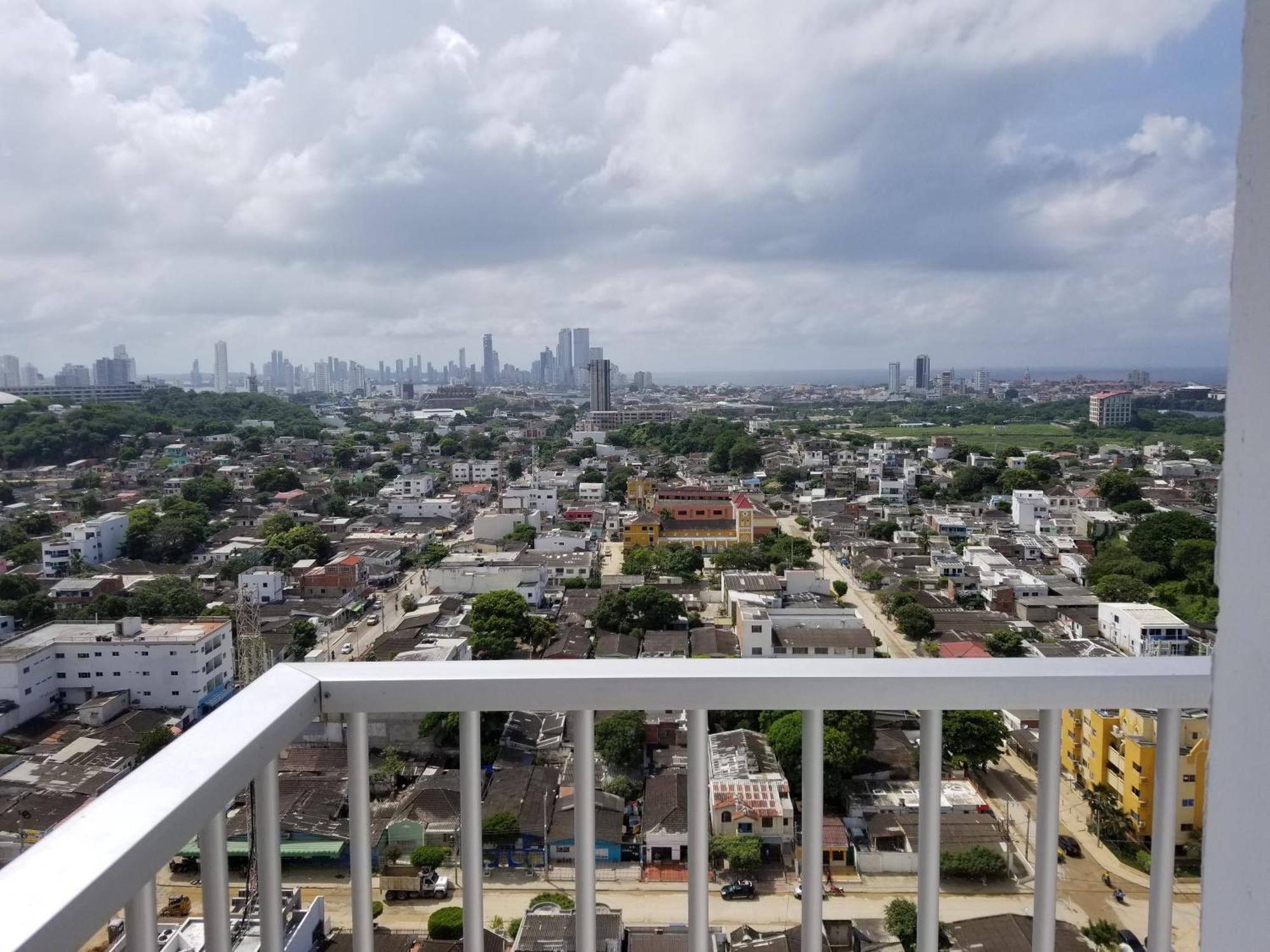 Apartment Urbis 48 - Piso 23 *